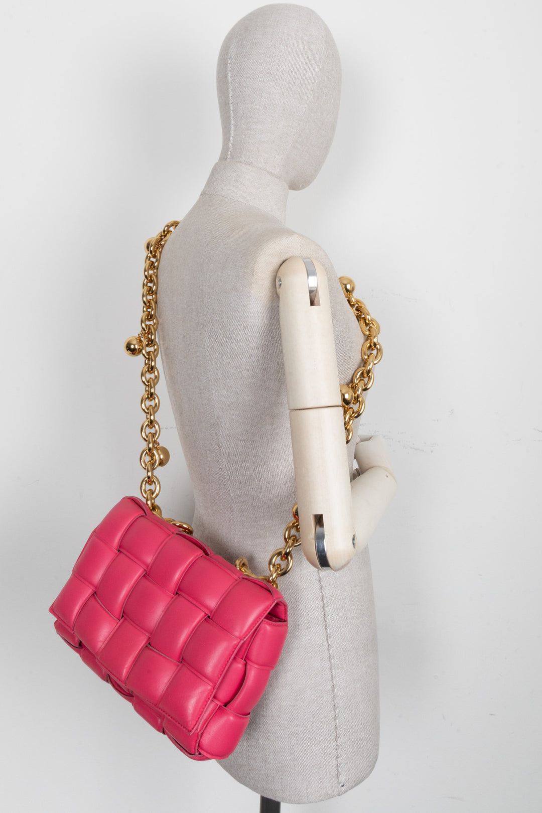 BOTTEGA VENETA Chain Cassette Crossbody Bag Pink