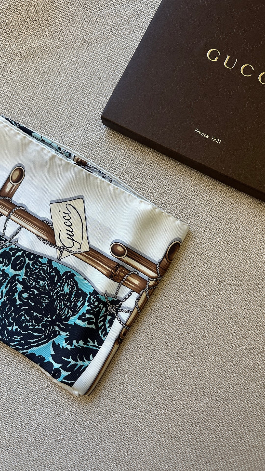 Foulard en soie GUCCI blanc et bleu