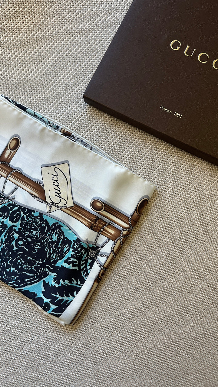 Foulard en soie GUCCI blanc et bleu