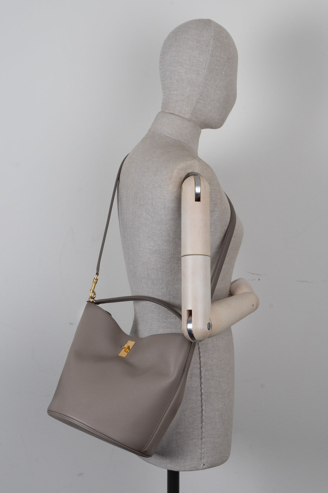 CELINE Bucket 16 Bag Pebble