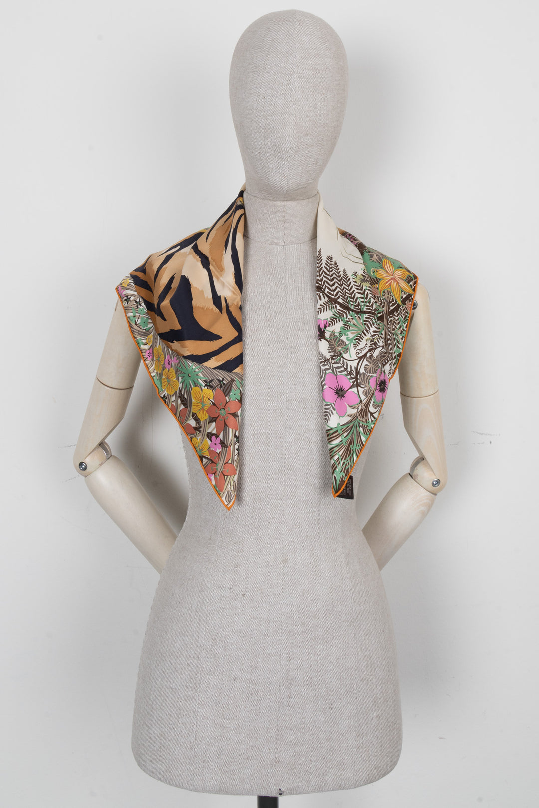 HERMÈS Tiger Carré 65 Brown