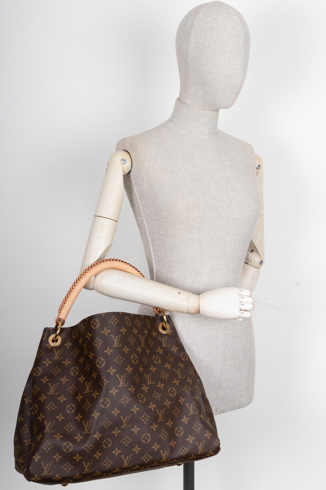 LOUIS VUITTON Artsy MM MNG Canvas