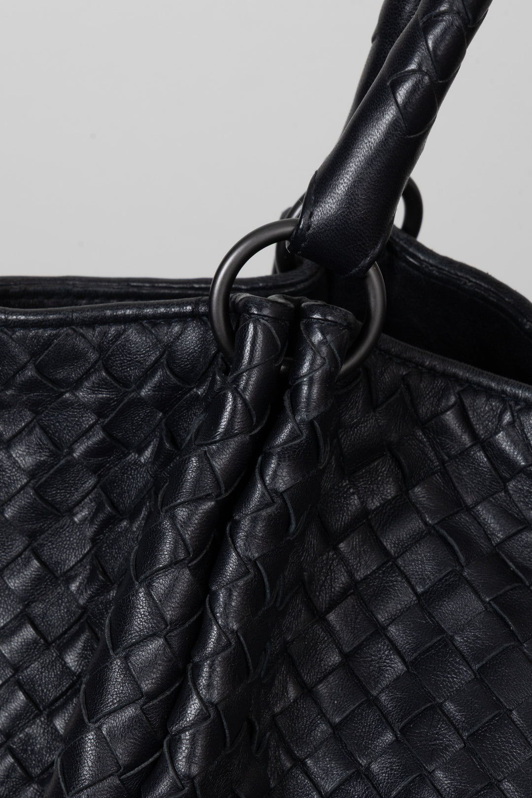 BOTTEGA VENETA Sac cabas Intrecciato Bleu nuit