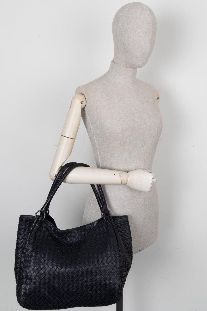 BOTTEGA VENETA Sac cabas Intrecciato Bleu nuit