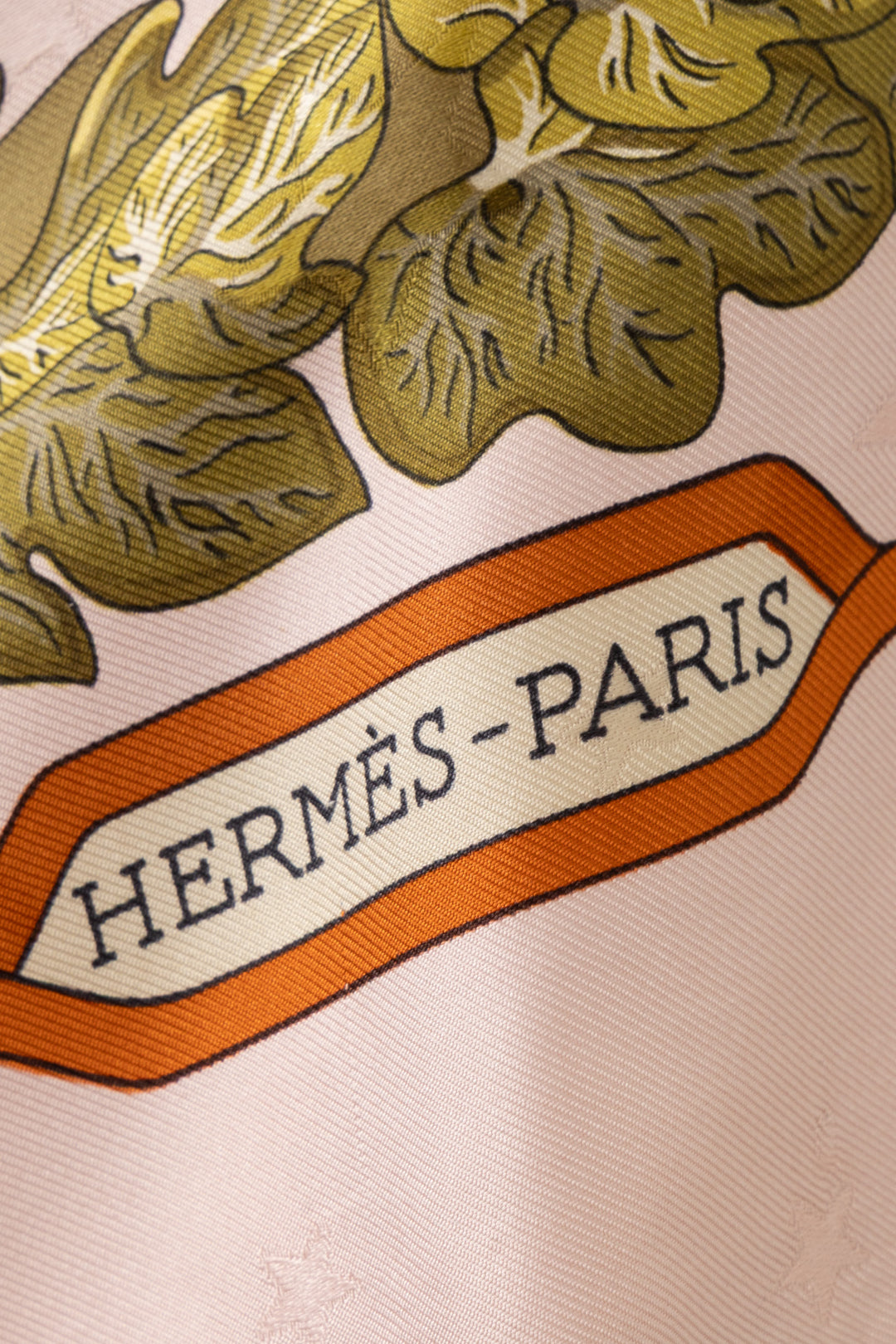HERMÈS Emblèmes De L'Europe 90 Scarf Silk Blush Pink Olive