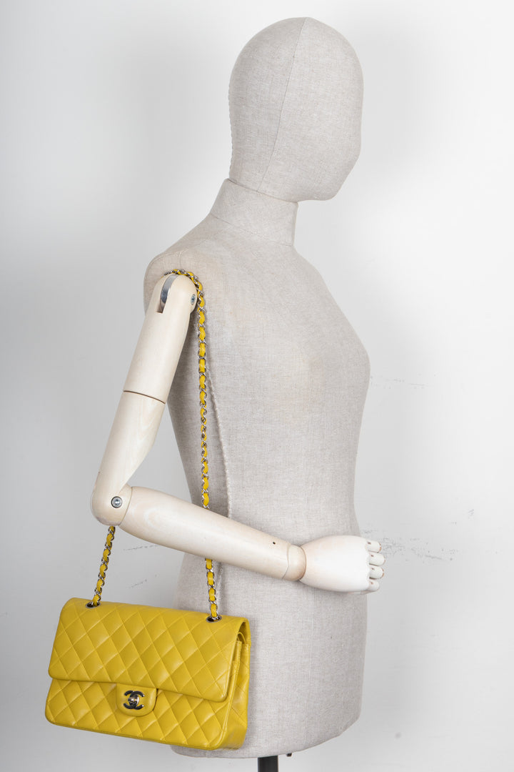CHANEL Sac Double Rabat Moyen Cuir d'Agneau Jaune