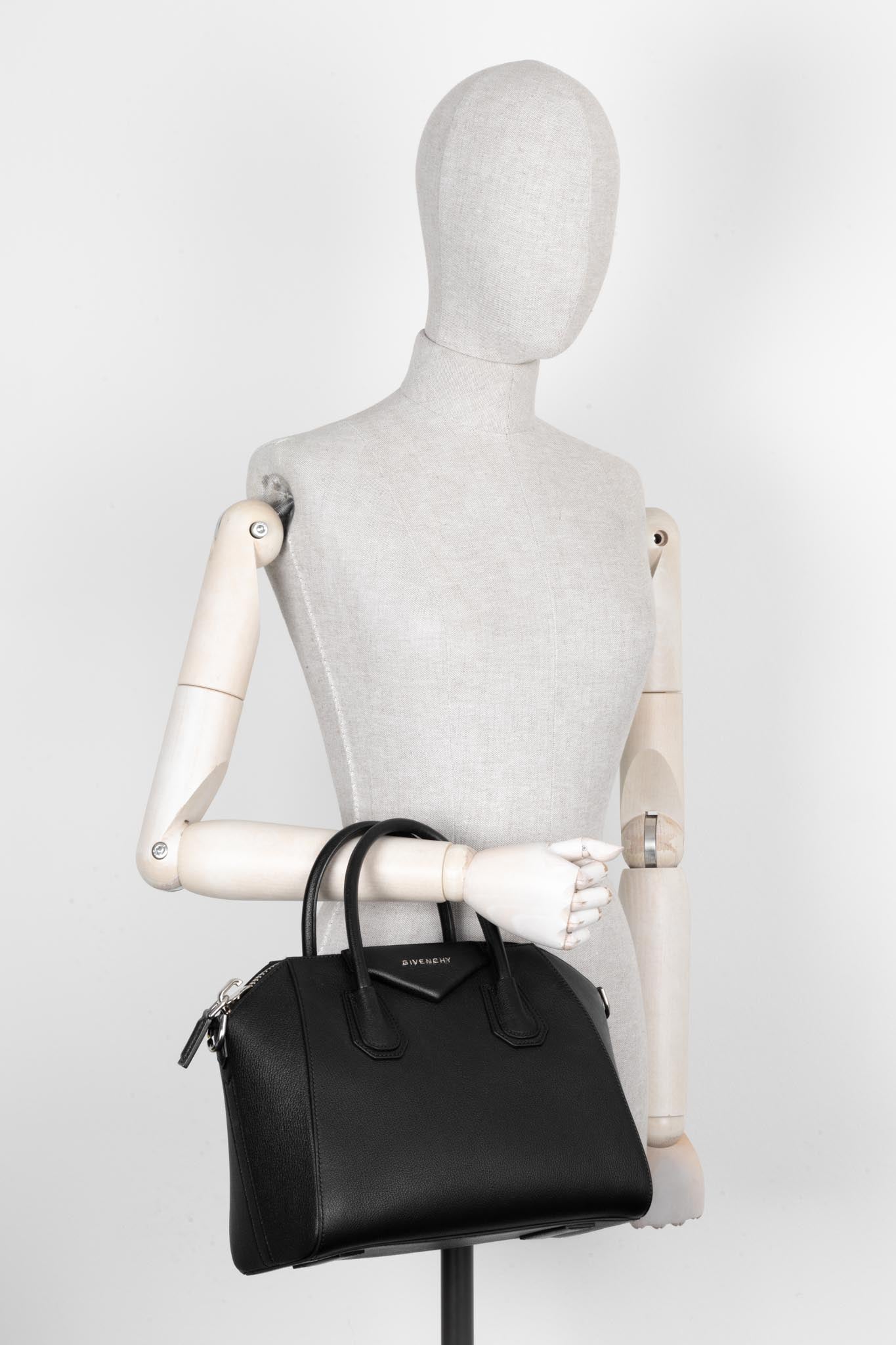 GIVENCHY Antigona Bag Medium Leather Black REAWAKE