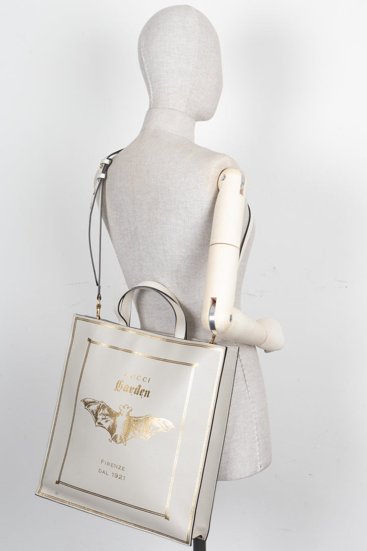 GUCCI Sac Cabas The Vampire A.Tale Garden Cuir Ivoire Or
