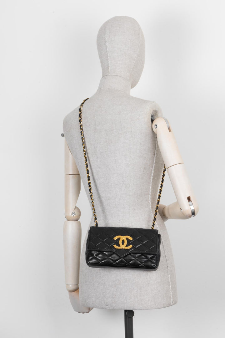 CHANEL Vintage Flap Bag Leather Black