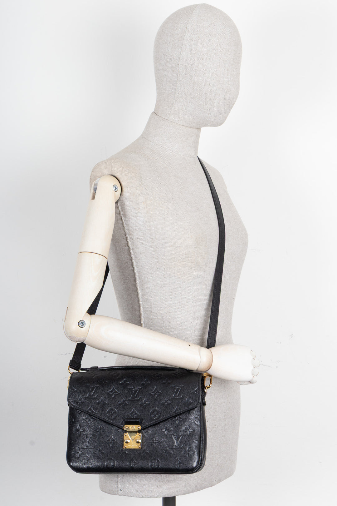 LOUIS VUITTON Pochette Métis Empreinte Black