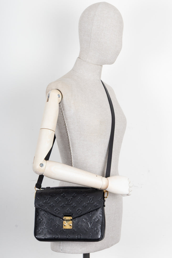 LOUIS VUITTON Pochette Métis Empreinte Black