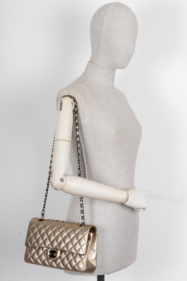 CHANEL Double Flap Bag Medium Cuir Métallisé Champagne