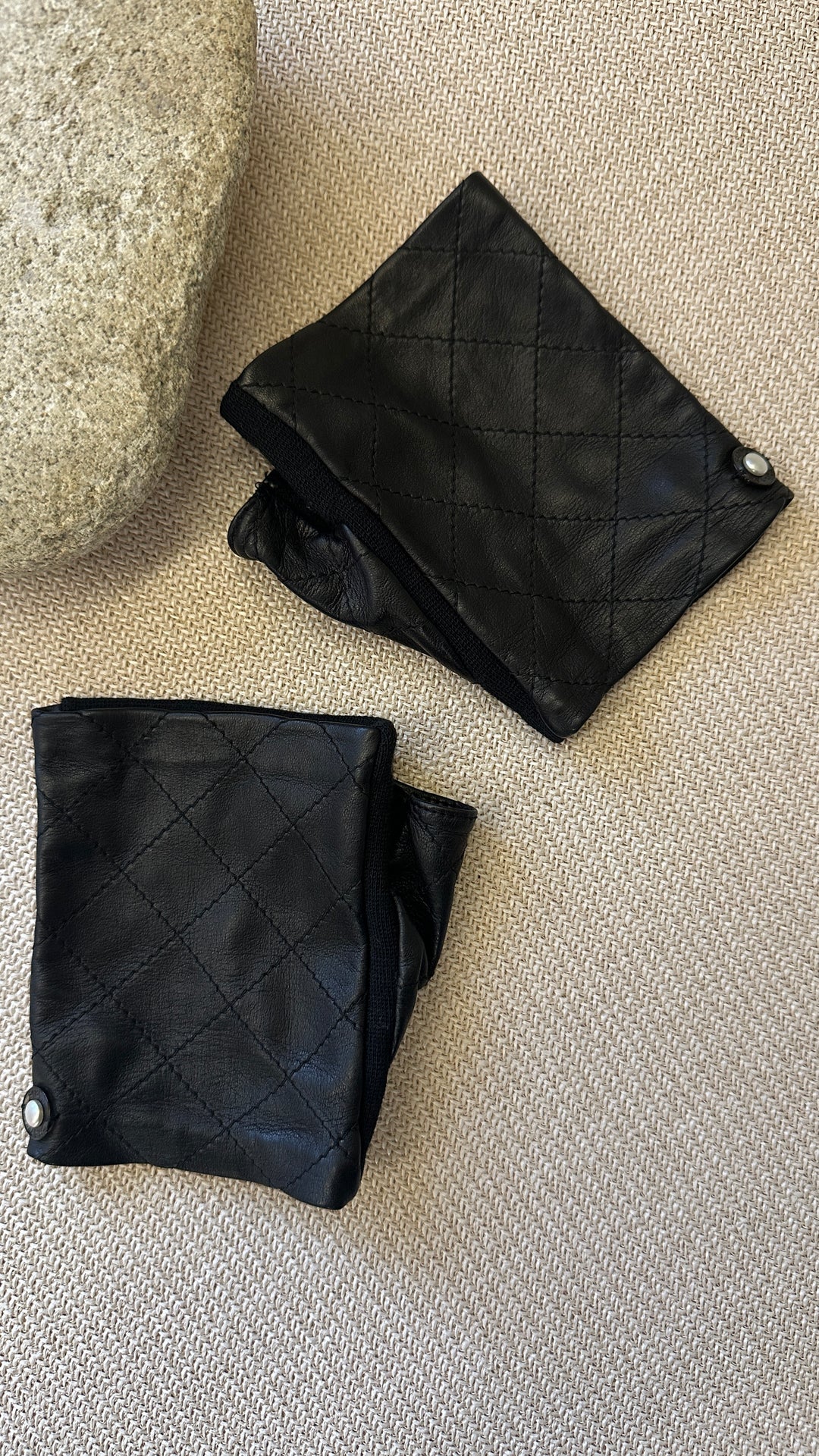 CHANEL Quilted Short Gloves Leather Black