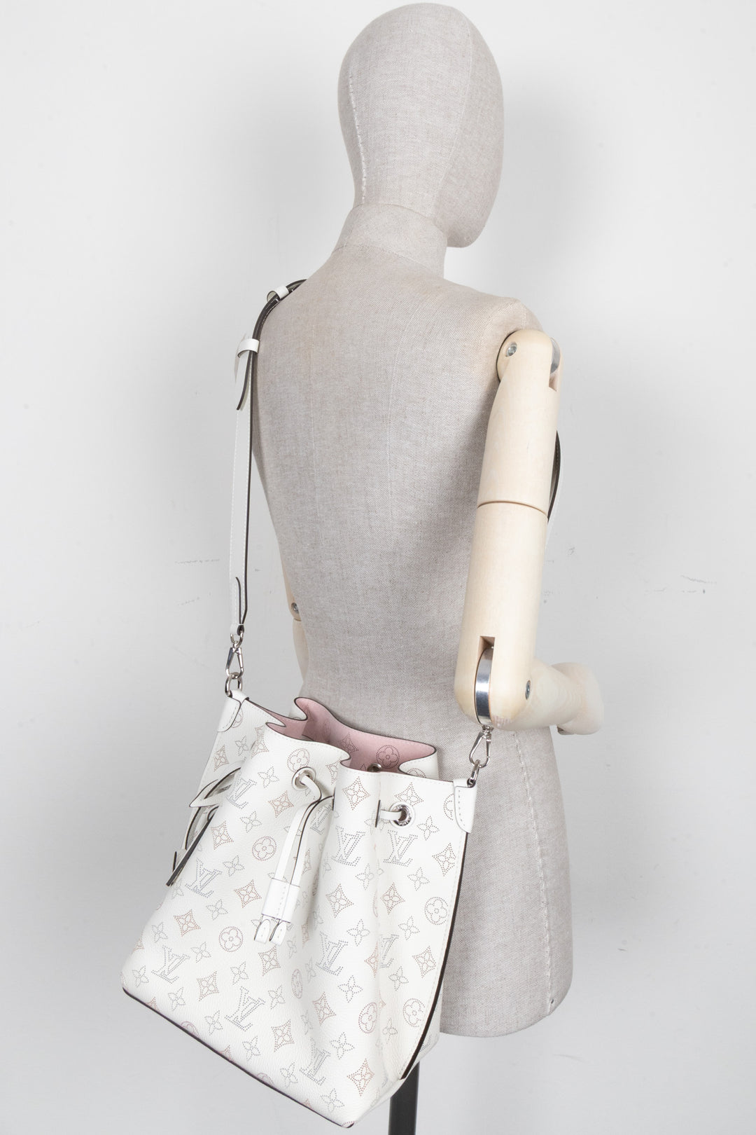 LOUIS VUITTON Muria Bucket Bag Mahina White