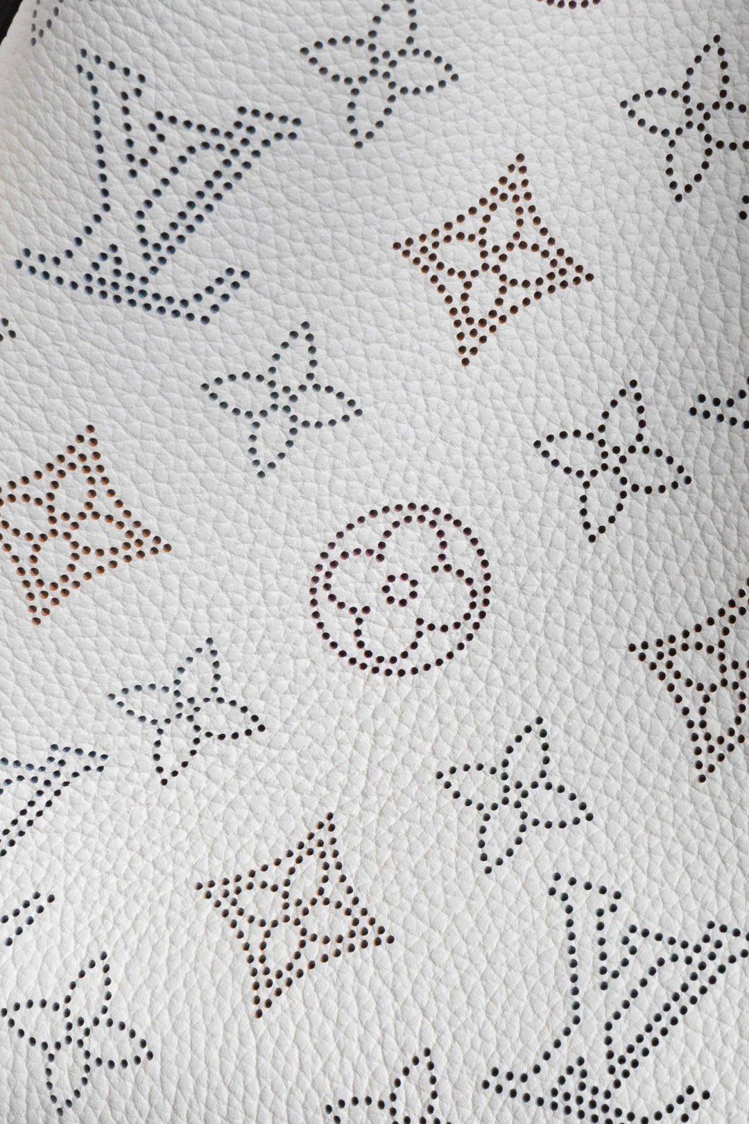 LOUIS VUITTON Muria Bucket Bag Mahina White