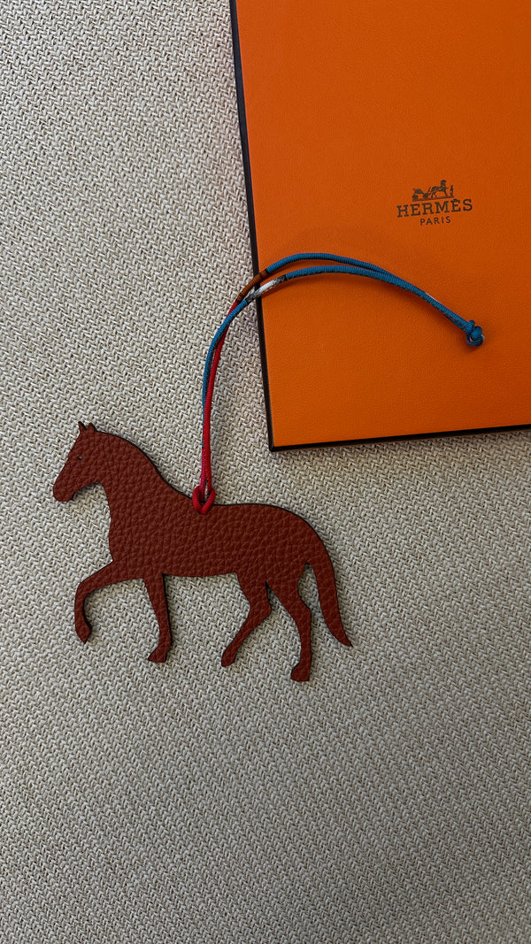 HERMÈS Petit H Cheval Charm Rouge Marron