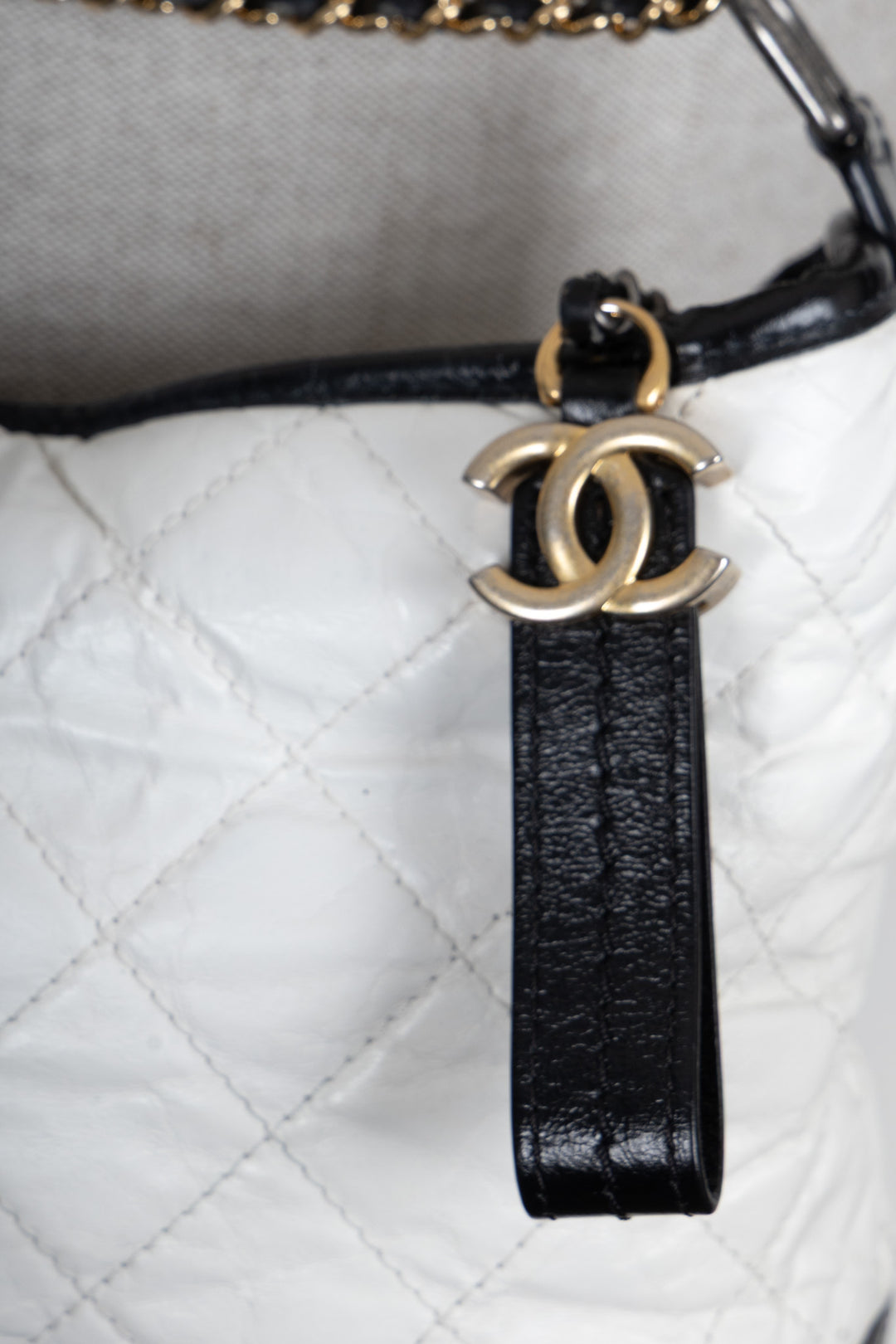 CHANEL Sac Gabrielle Moyen Cuir Blanc