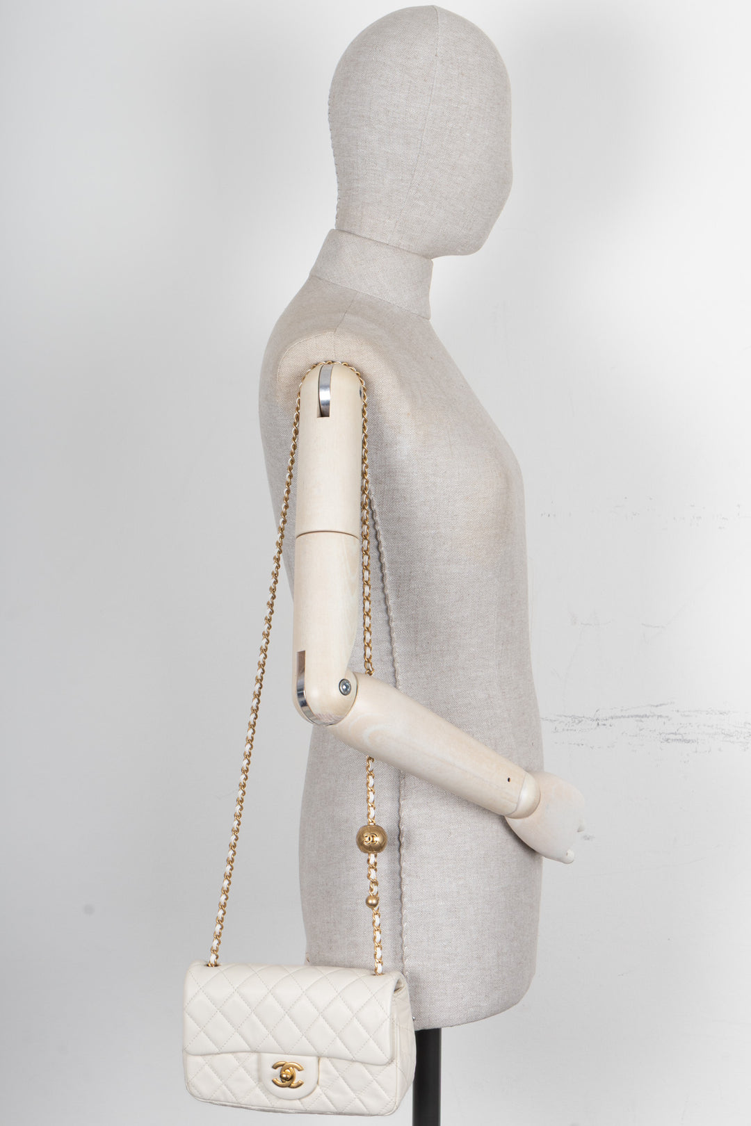 CHANEL Pearl Crush Sac à rabat rectangulaire en cuir blanc