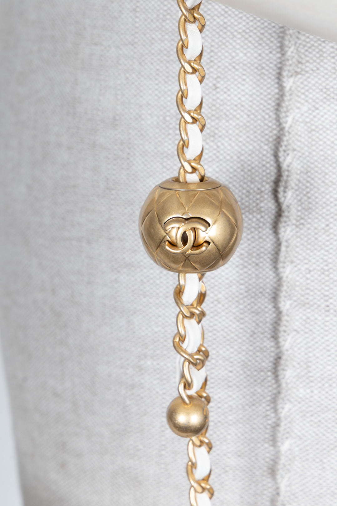 CHANEL Pearl Crush Sac à rabat rectangulaire en cuir blanc