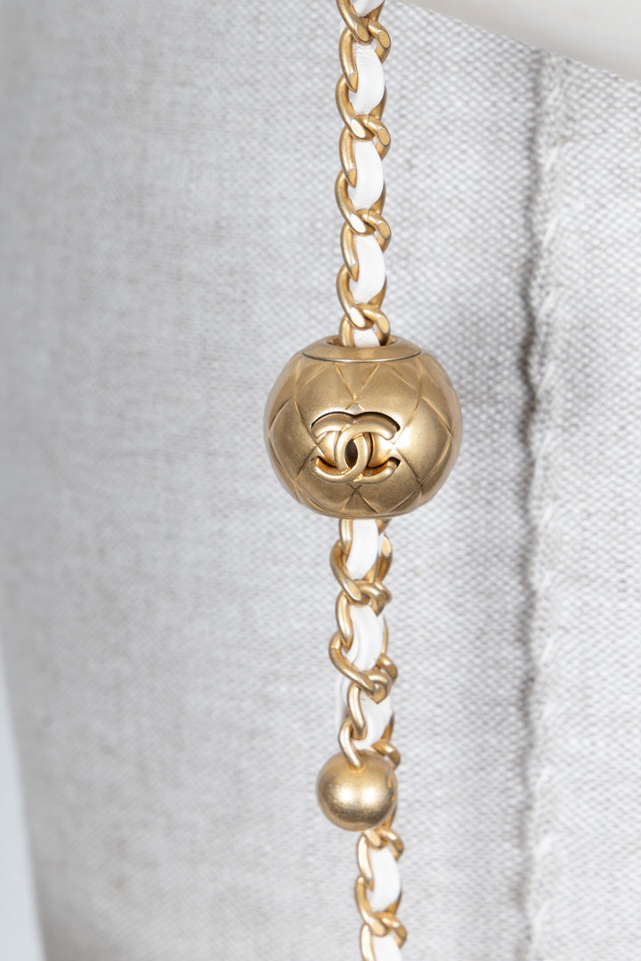 CHANEL Pearl Crush Sac à rabat rectangulaire en cuir blanc