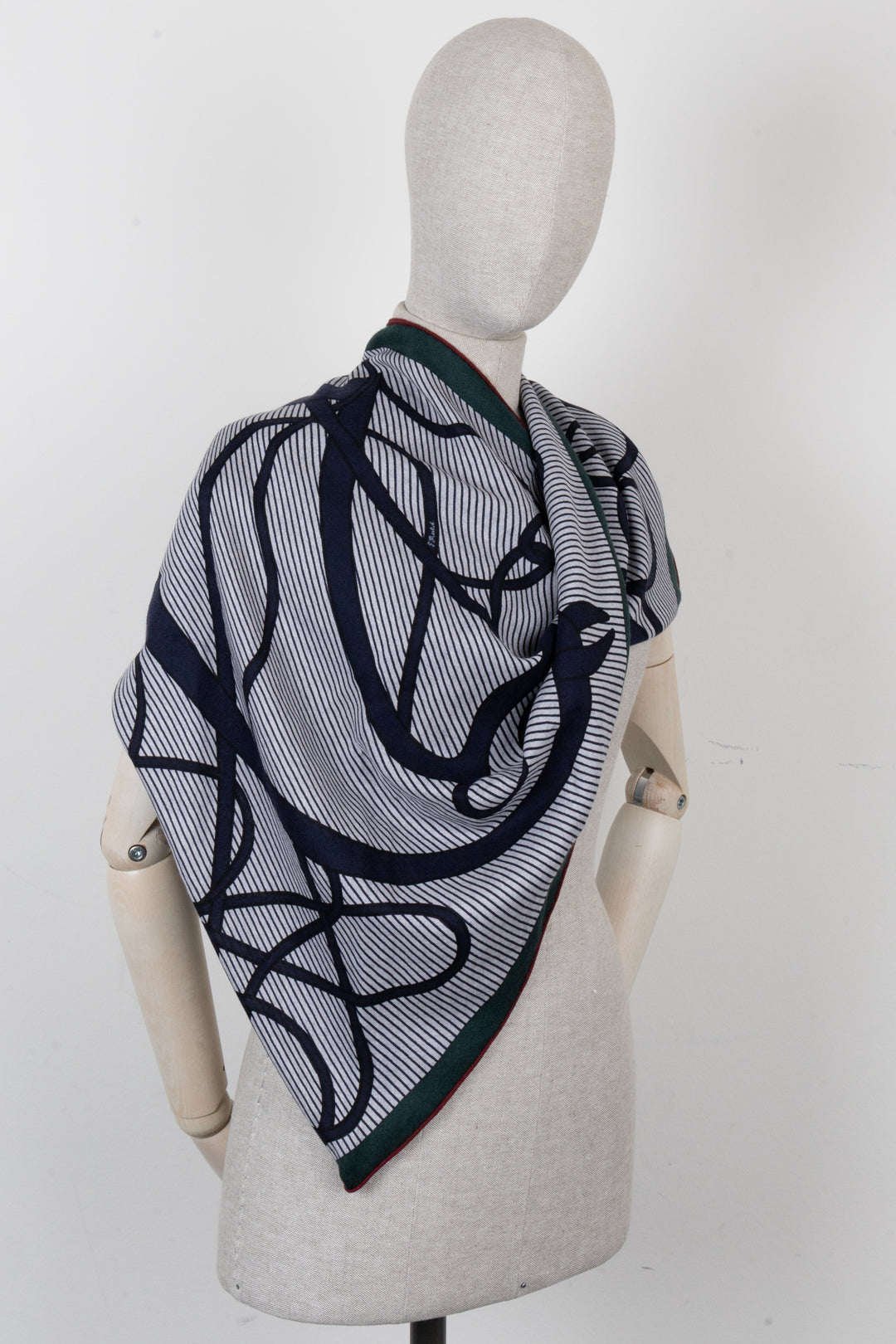 HERMÈS Coup The Fouet Chemise Giant Triangle Scarf Green Marine