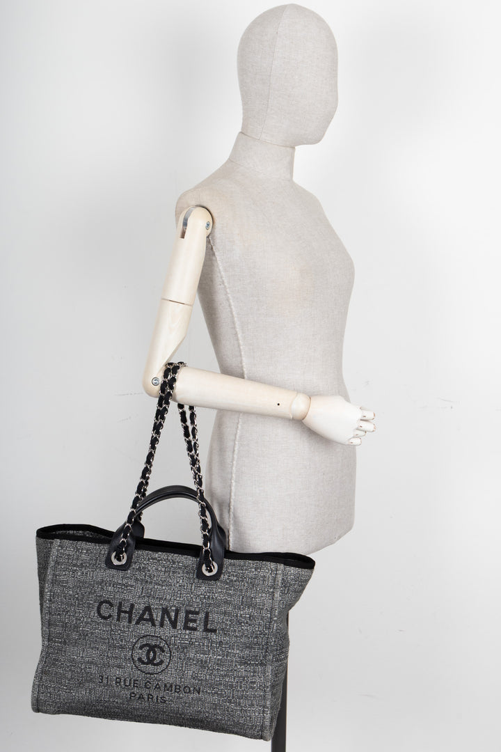 CHANEL Deauville Sac Tweed Gris