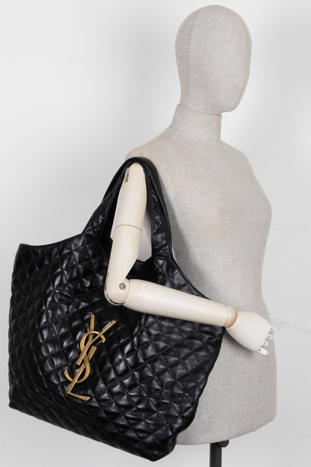 SAINT LAURENT Cabas Icare Maxi en cuir noir