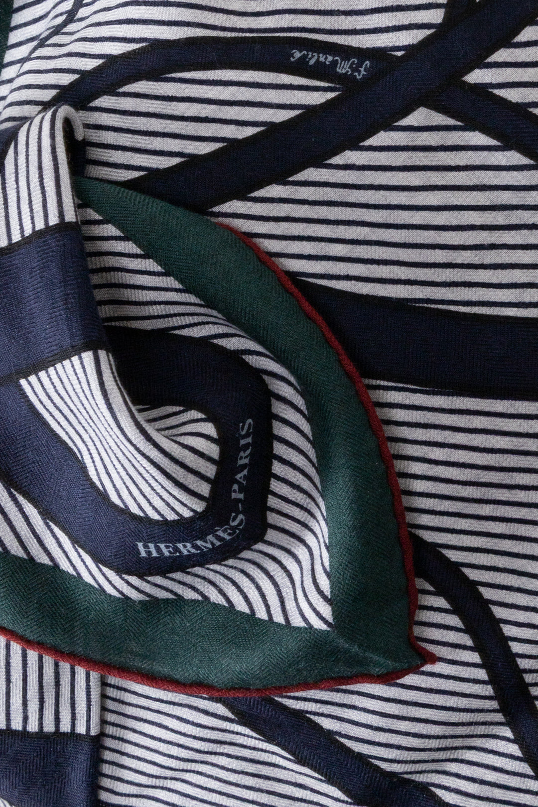 HERMÈS Coup The Fouet Chemise Giant Triangle Scarf Green Marine