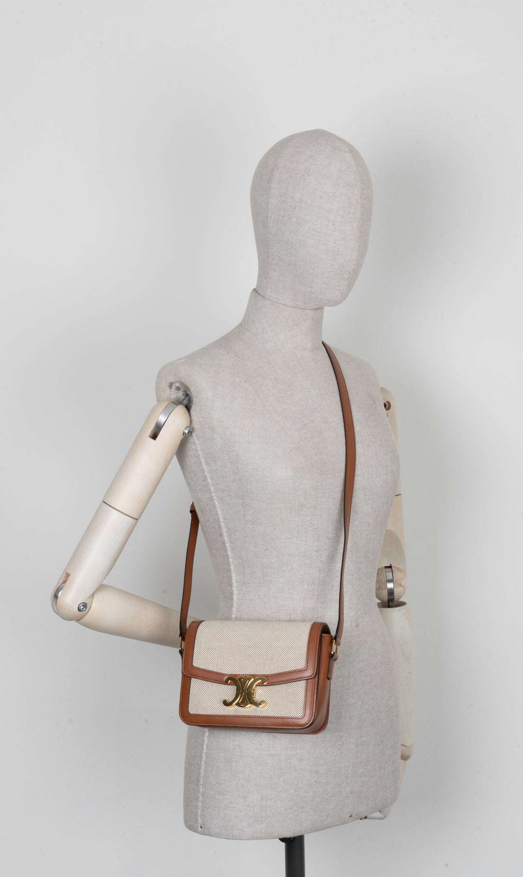 CELINE Teen Triomphe Crossbody Bag Raffia Leather – REAWAKE