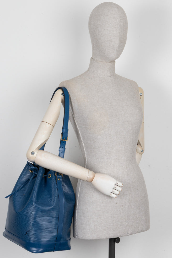 LOUIS VUITTON Grand Sac Noe GM Epi Blue