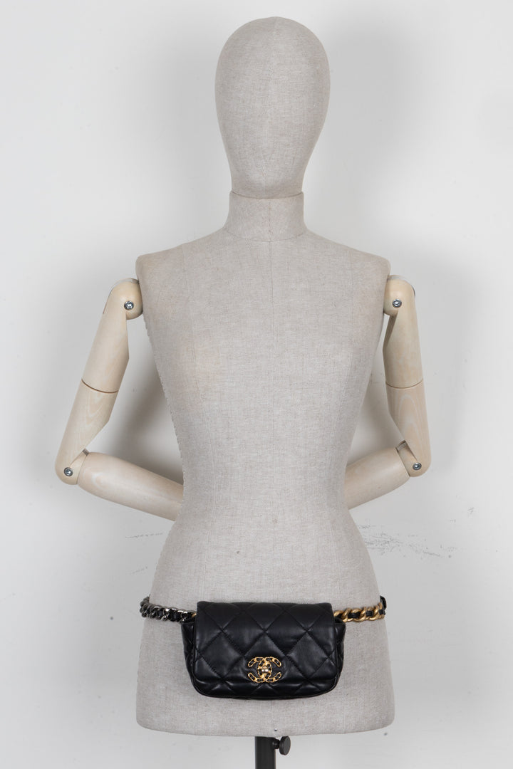 CHANEL 19 Belt Bag Leather Black