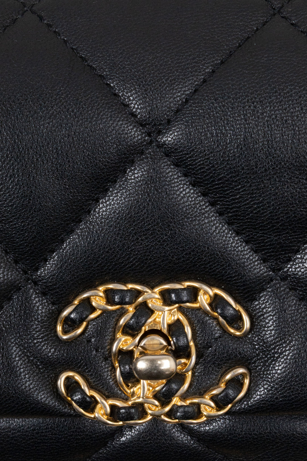 CHANEL 19 Belt Bag Leather Black