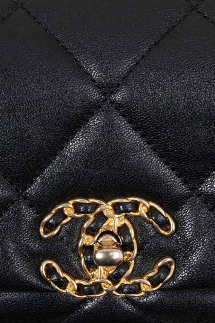 CHANEL 19 Belt Bag Leather Black