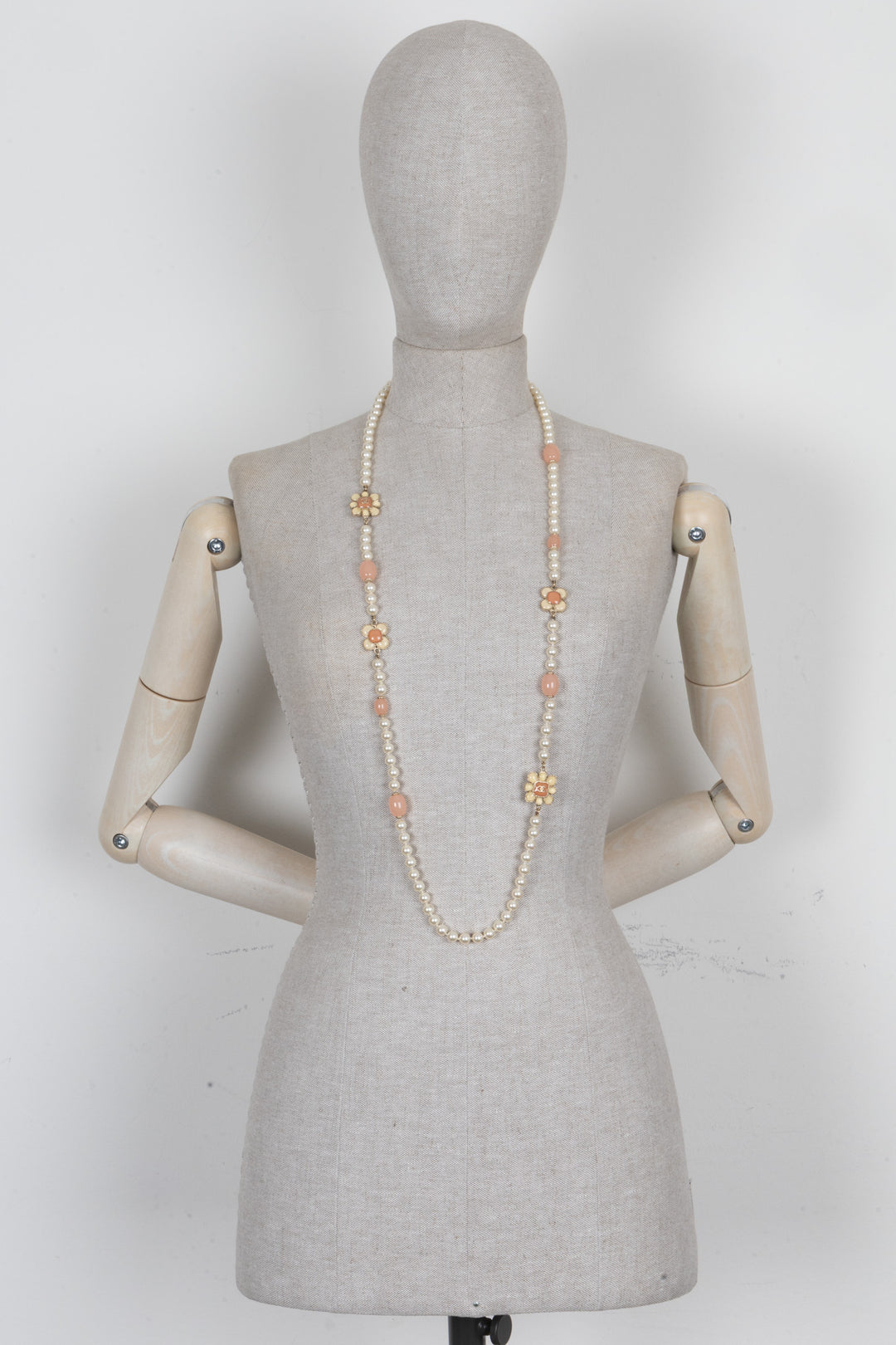 CHANEL 2016 Flower Pearl Necklace Pink White