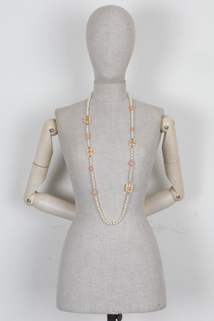 CHANEL 2016 Flower Pearl Necklace Pink White