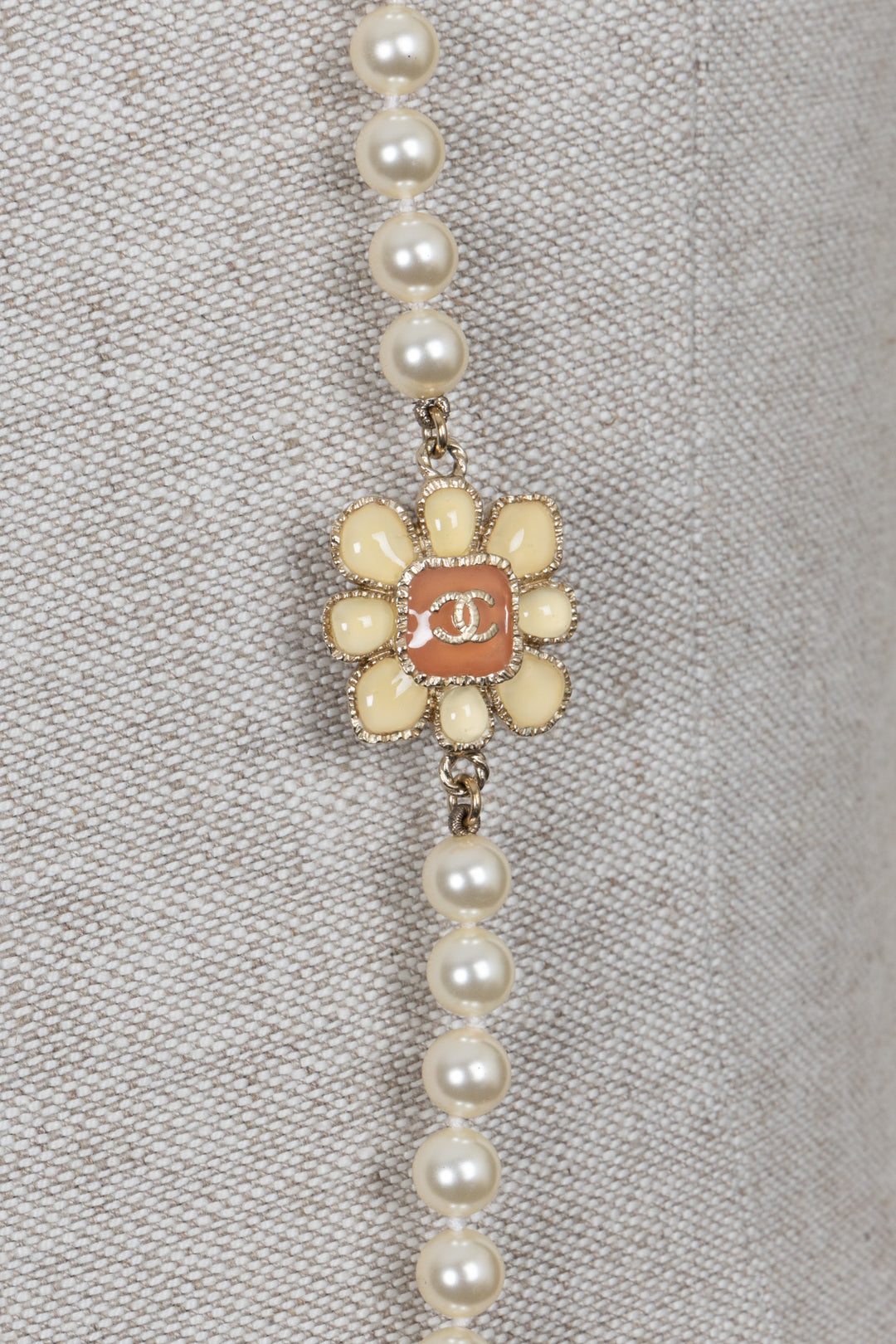CHANEL 2016 Flower Pearl Necklace Pink White