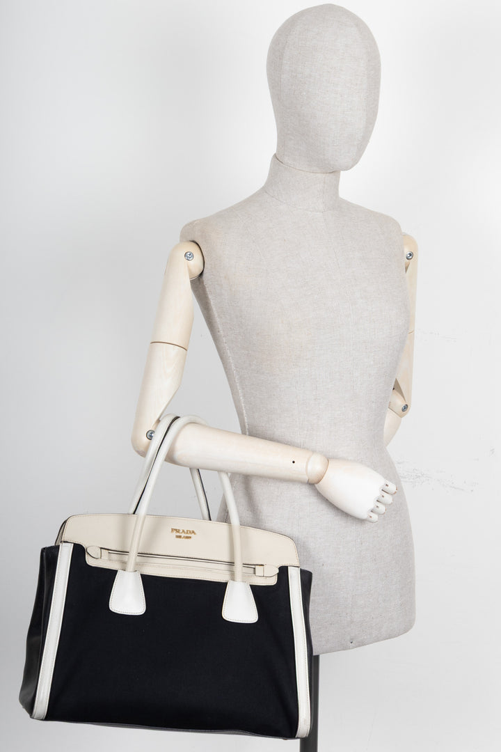 PRADA Sac Bicolore Cuir Toile Blanc Noir