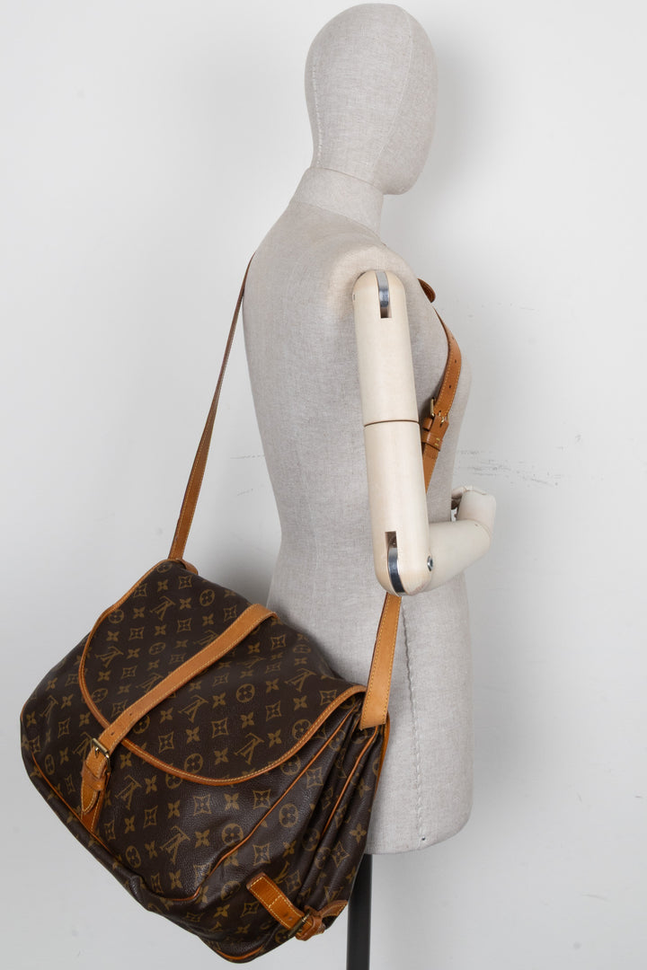 LOUIS VUITTON Saumur 35 Crossbody Bag MNG Canvas