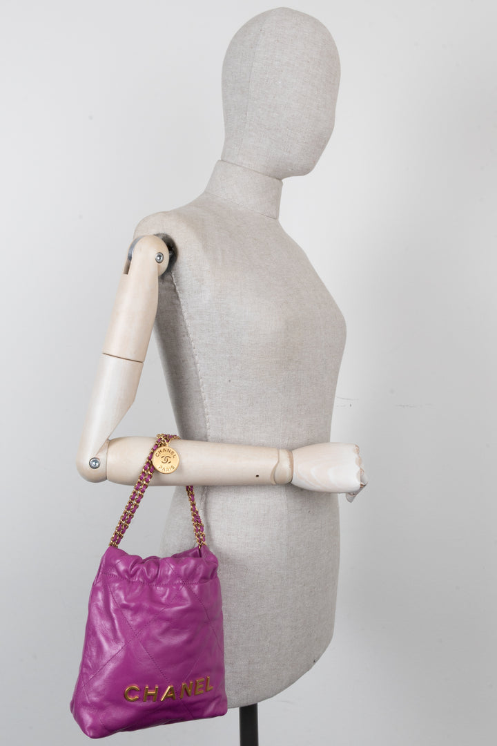 CHANEL 22 Bag Mini Fuchsia