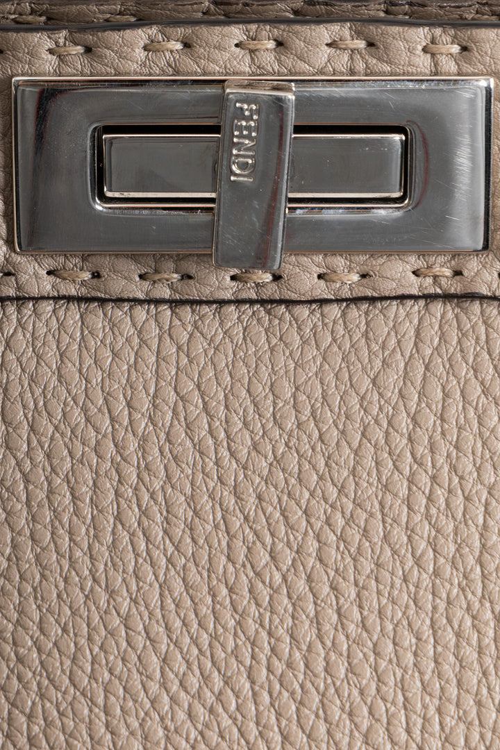 FENDI Peekaboo moyen en cuir taupe