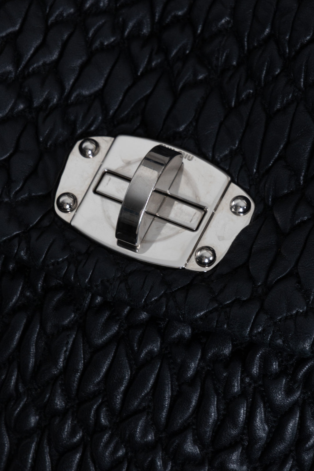 MIU MIU Turnlock Flap Top Handle Sac Matelasse Noir