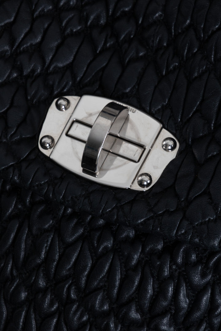 MIU MIU Turnlock Flap Top Handle Sac Matelasse Noir