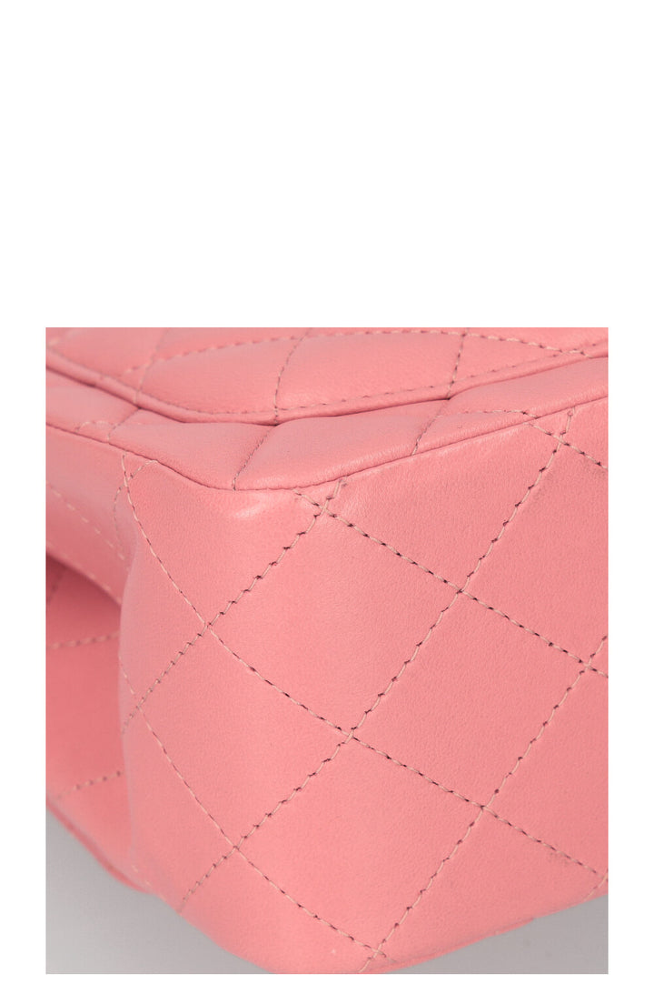 CHANEL Mini sac à rabat carré Rose