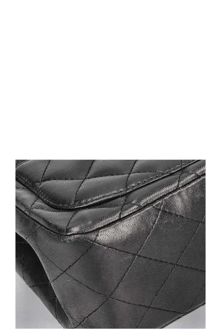 CHANEL Mini sac à rabat carré Noir