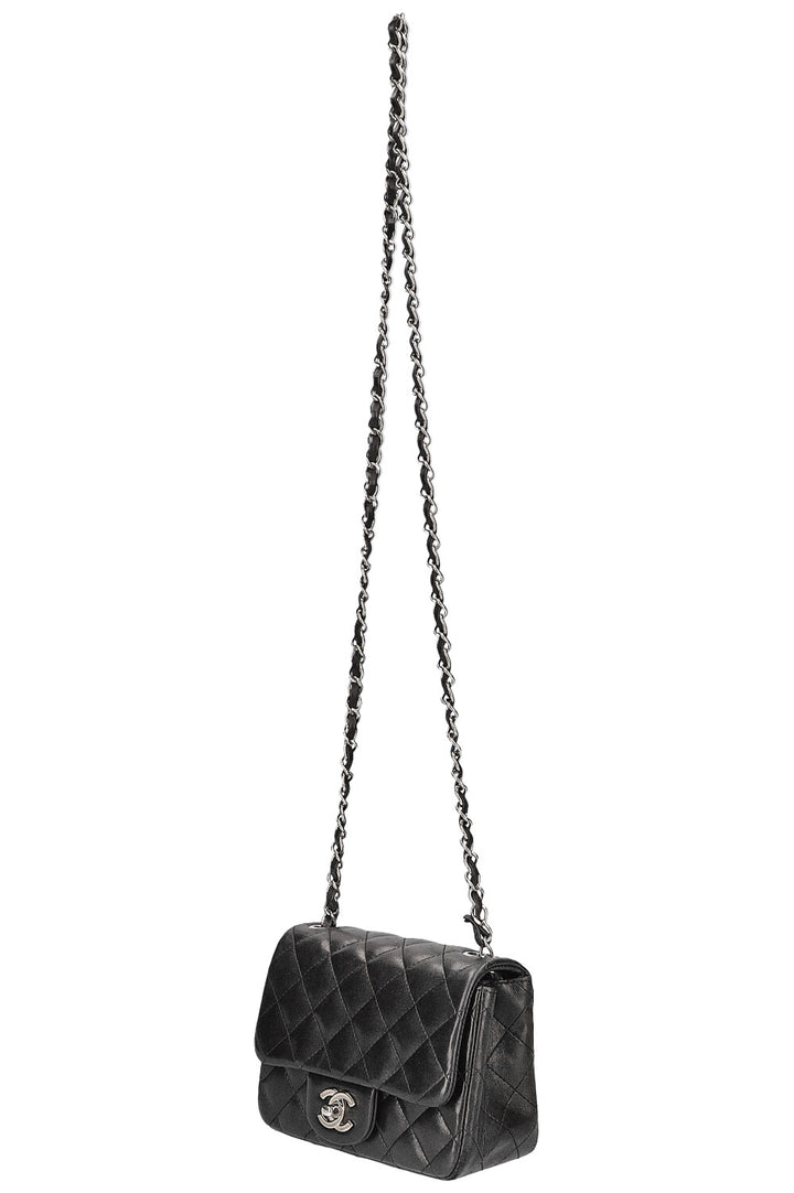 CHANEL Mini sac à rabat carré Noir