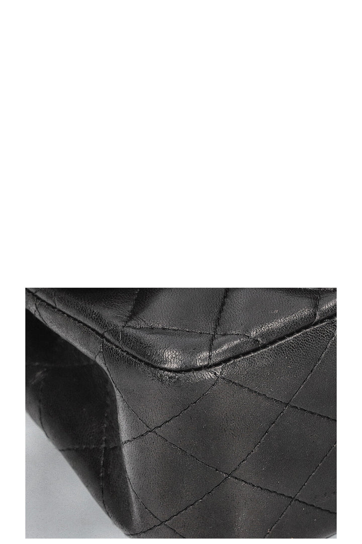 CHANEL Mini sac à rabat carré Noir