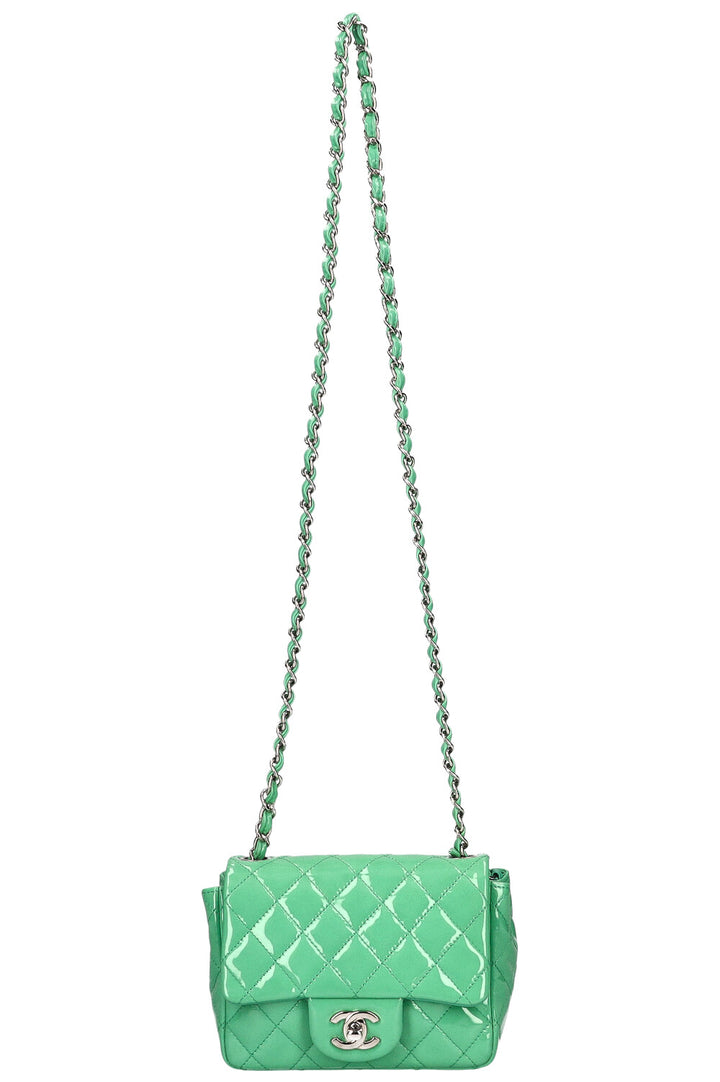 CHANEL Mini Sac à Rabat Carré Cuir Verni Menthe