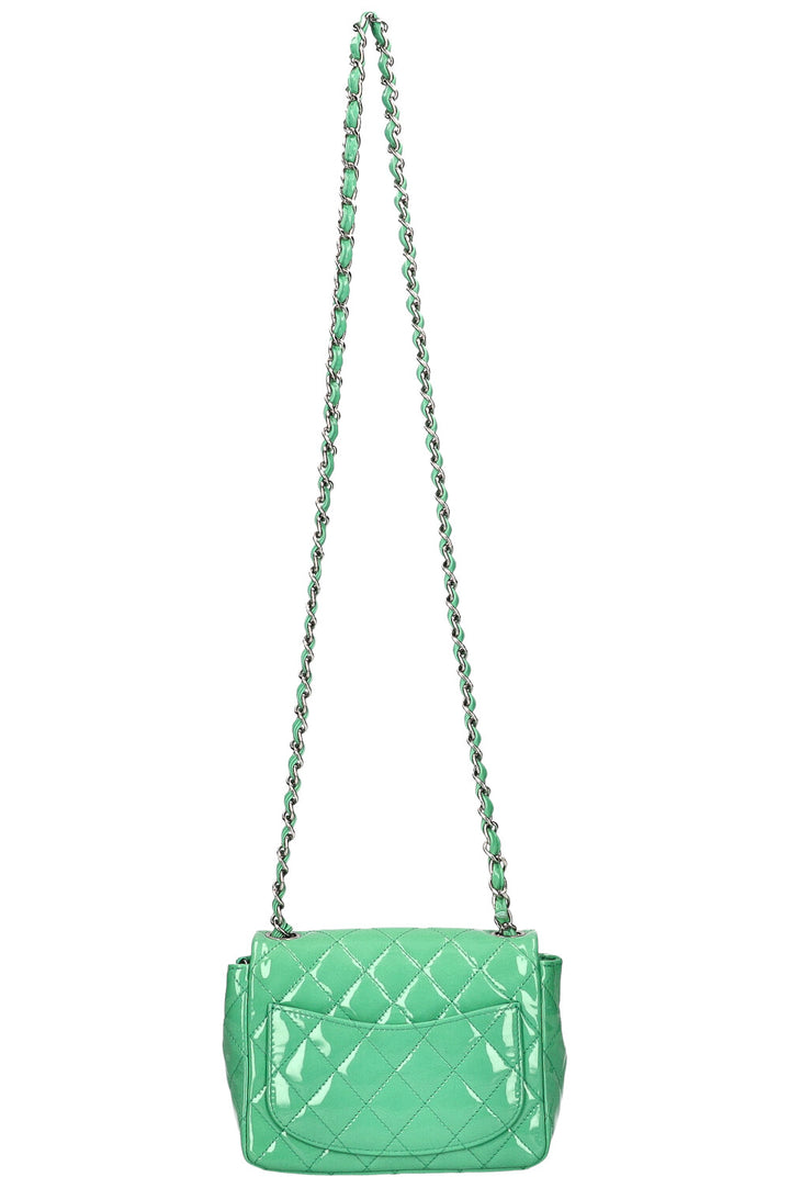 CHANEL Mini Sac à Rabat Carré Cuir Verni Menthe