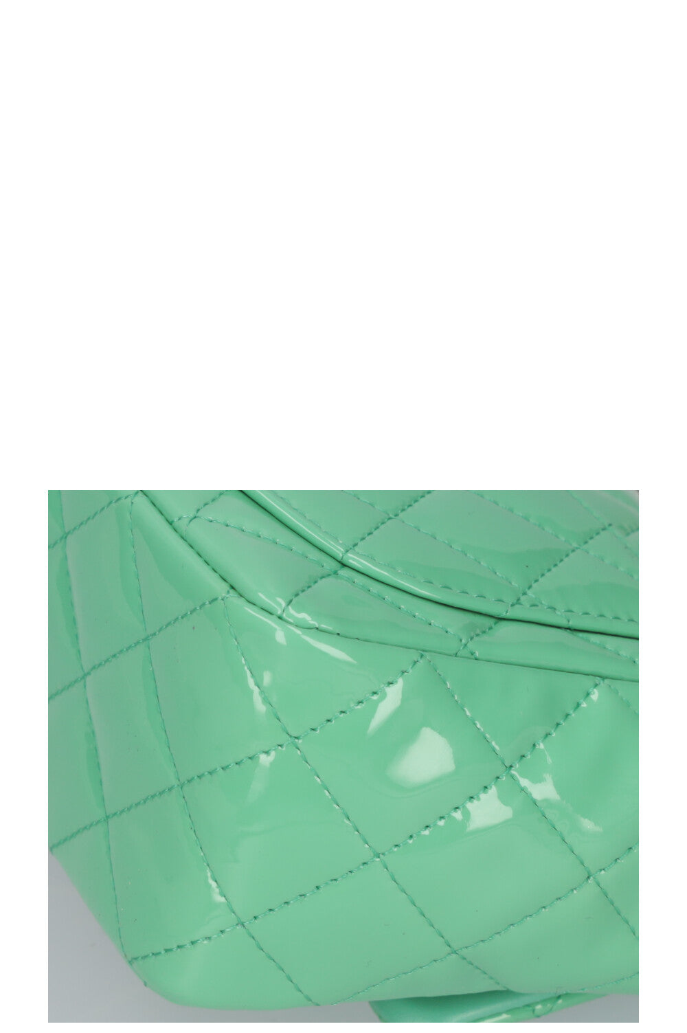 CHANEL Mini Sac à Rabat Carré Cuir Verni Menthe