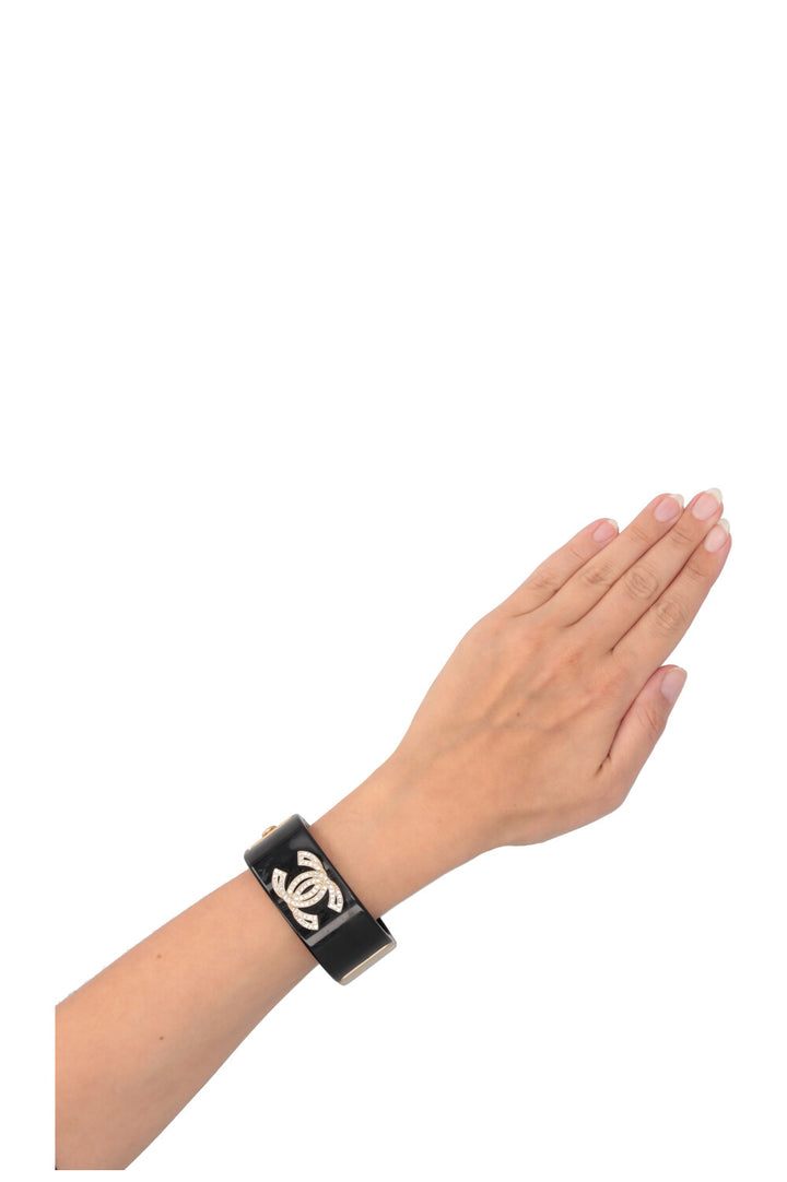 CHANEL 2016 Double Crystal CC Resin Cuff Black